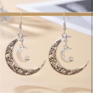 Silver Crescent Moon dangle Earrings